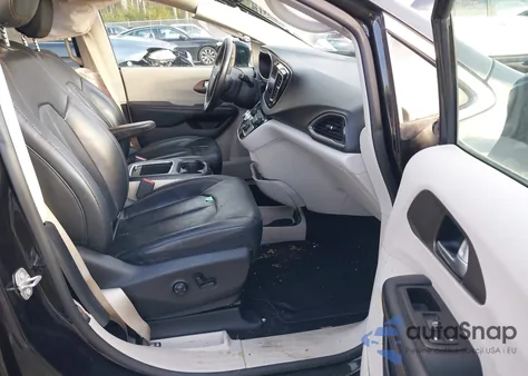 2017 Chrysler Pacifica Touring-L Plus z USA, uszkodzony, nr VIN 2C4RC1EG5HR518682